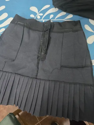 Falda negra polipiel con cinturón