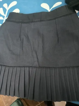 Falda negra polipiel con cinturón