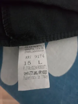 Falda negra polipiel con cinturón