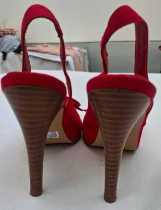 Zapatos de tacón rojos con lazo Talla 38