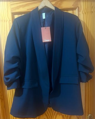 Americana azul marino talla L nueva