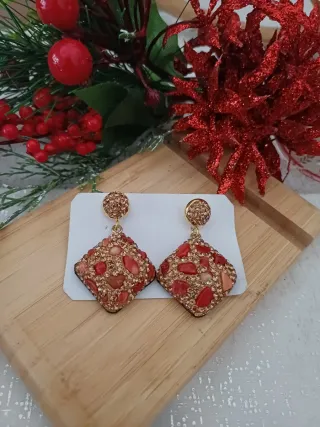 Orecchini pendenti romboidali rossi