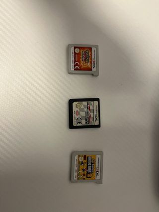Nintendo 3DS rossa + Custodia + 3 Giochi + caricabatterie