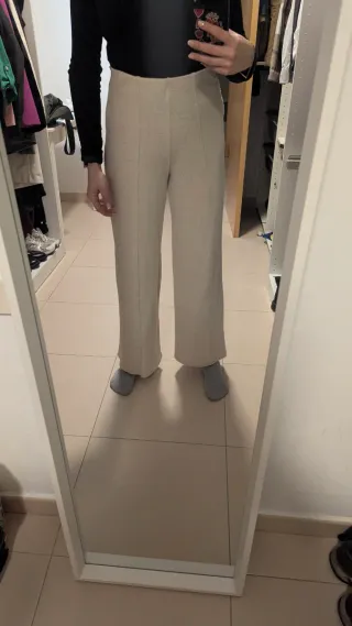 Pantalón beige talla 38