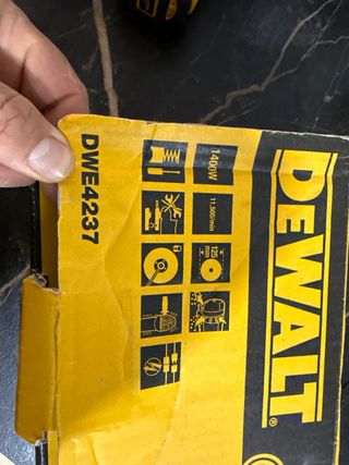 Radial Dewalt DWE4237 1400W 11500RPM