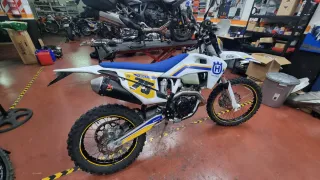 Moto Enduro Husqvarna 450 cc