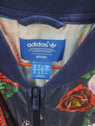 Conjunto Adidas x Rita Ora Floral Azul/Rojo