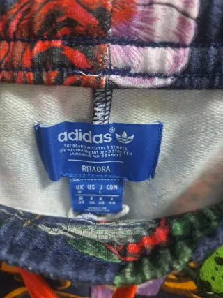 Conjunto Adidas x Rita Ora Floral Azul/Rojo