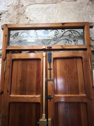 Puerta Exterior Madera con Forja