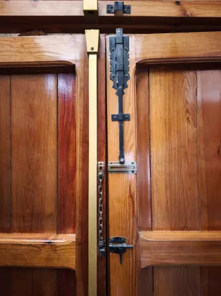 Puerta Exterior Madera con Forja