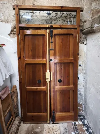 Puerta Exterior Madera con Forja