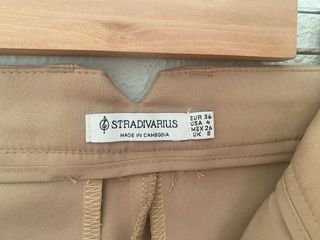 Pantalón beige Stradivarius