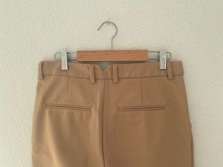 Pantalón beige Stradivarius