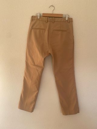 Pantalón beige Stradivarius