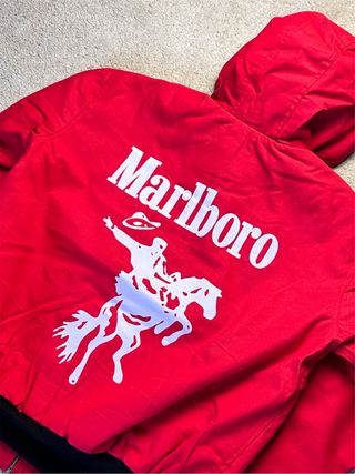 Chaqueta Bomber Carhartt x Marlboro Roja
