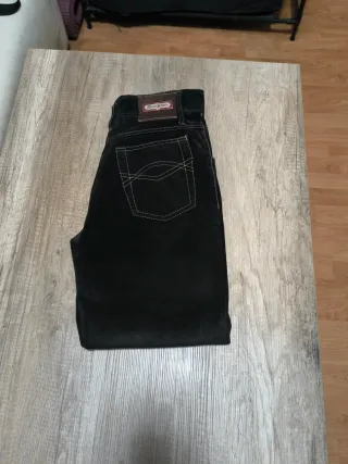 Pantalón Piel Ante Negro Talla L da menos talla
