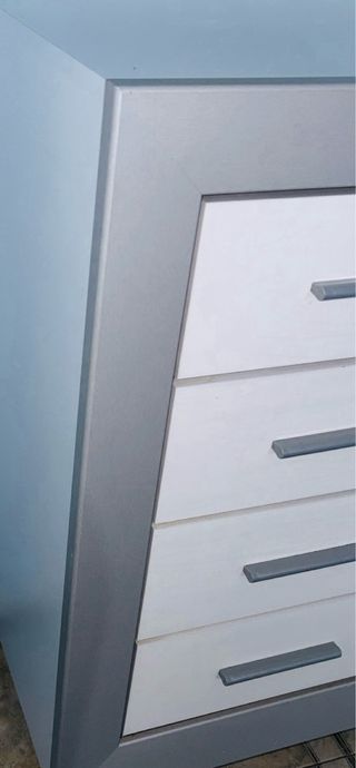 Cómoda 4 Cajones Madera Gris y Blanca