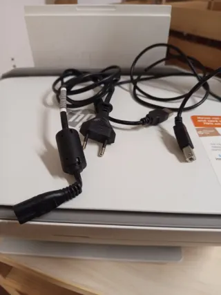 Impresora HP Multifunción Blanca y Gris