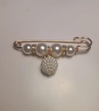 Broche de perlas dorado