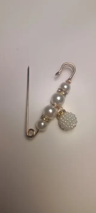 Broche de perlas dorado