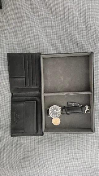 Conjunto de billetera y reloj