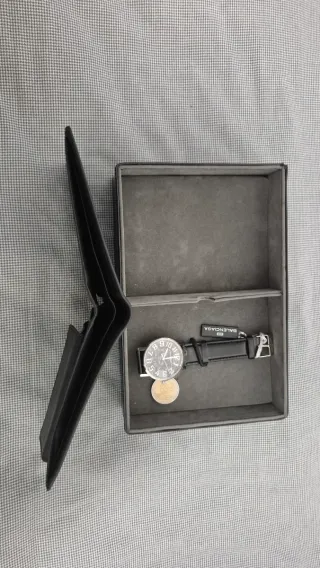 Conjunto de billetera y reloj