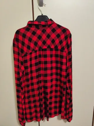 Camicia a quadri rossi e neri