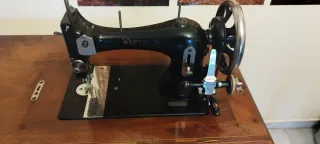 Máquina de coser Wertheim antigua