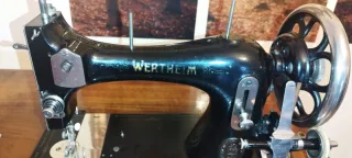 Máquina de coser Wertheim antigua
