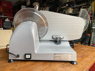 Affettatrice elettrica CAD lama diametro 25cm