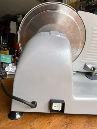 Affettatrice elettrica CAD lama diametro 25cm