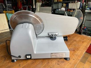 Affettatrice elettrica CAD lama diametro 25cm