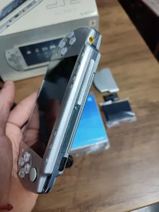 PSP Slim & Lite 2004 Ice Silver