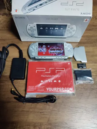 PSP Slim & Lite 2004 Ice Silver