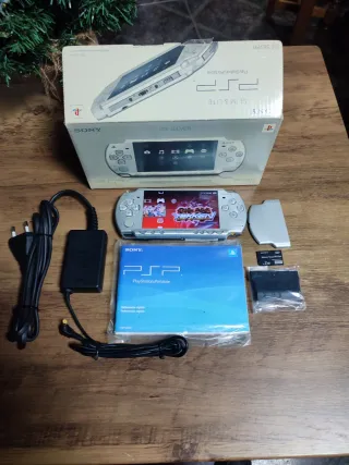 PSP Slim & Lite 2004 Ice Silver