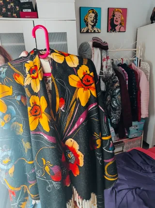 Poncho estampado floral