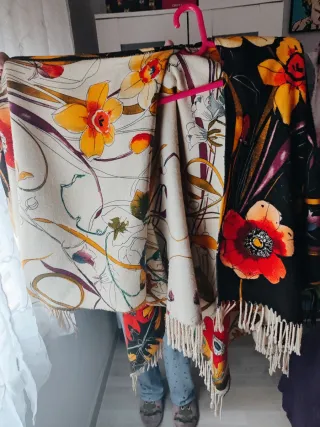 Poncho estampado floral