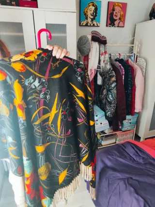 Poncho estampado floral