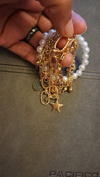 5 Pulseras Niñas Perlas y Dorado