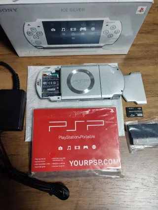 PSP Slim 2004 Ice Silver