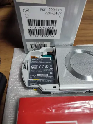PSP Slim 2004 Ice Silver