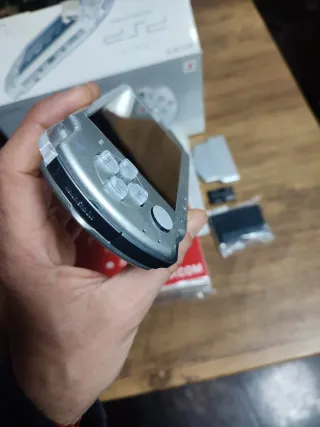 PSP Slim 2004 Ice Silver