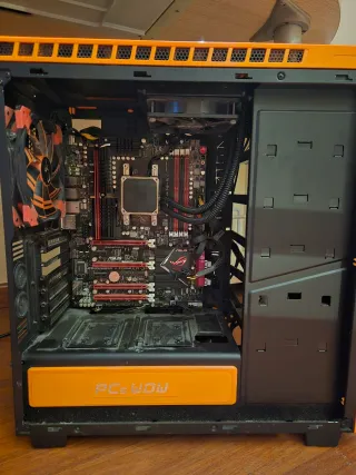 Torre PC Nera e Arancione