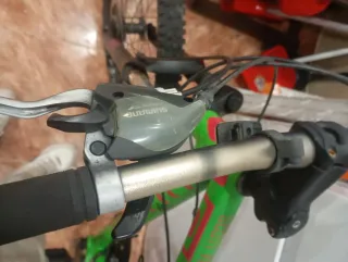 Bicicleta Scott Voltage verde con dettagli rosa