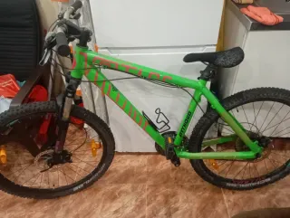 Bicicleta Scott Voltage verde con dettagli rosa