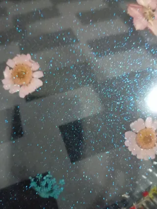 Vassoio in resina con fiori secchi