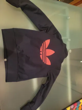 Chaqueta Adidas Negra y Roja 7 -8 años