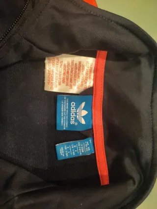 Chaqueta Adidas Negra y Roja 7 -8 años