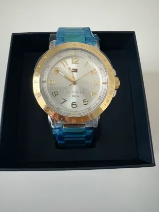 Reloj Tommy Hilfiger Bicolor Dorado y Plateado