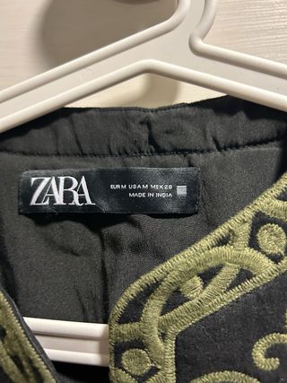 Chaleco Zara bordado negro talla M